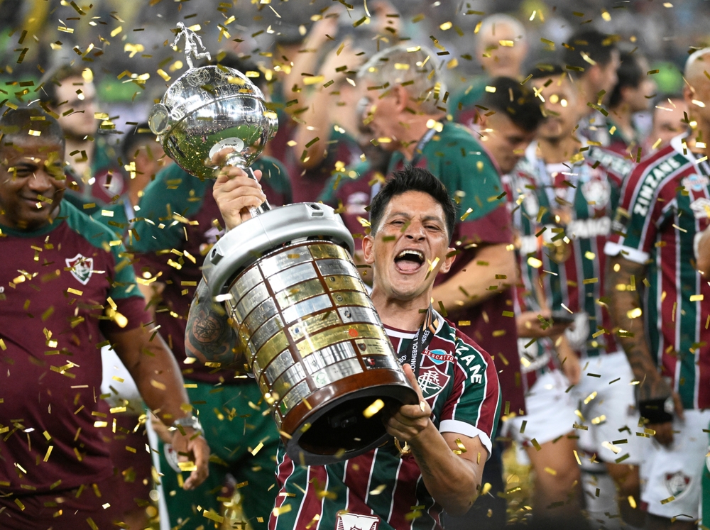 Germán Cano com o troféu da Taça Libertadores